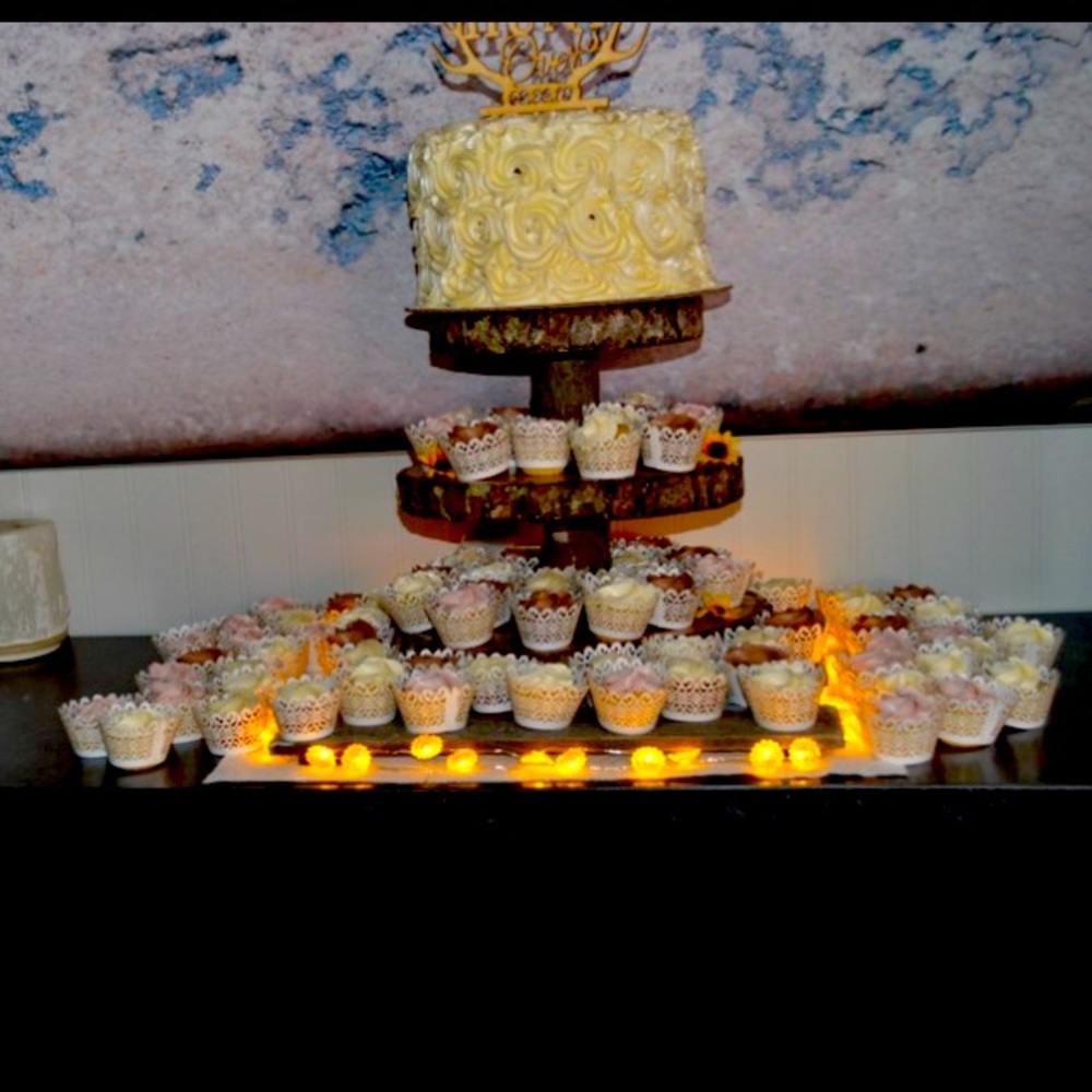 OAK handmade cake tiered stand.